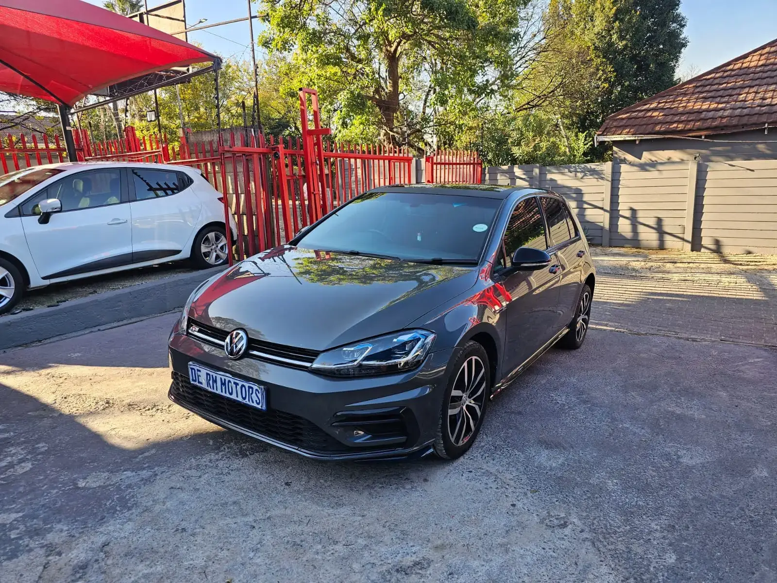 2019 Volkswagen Golf R - Image 3