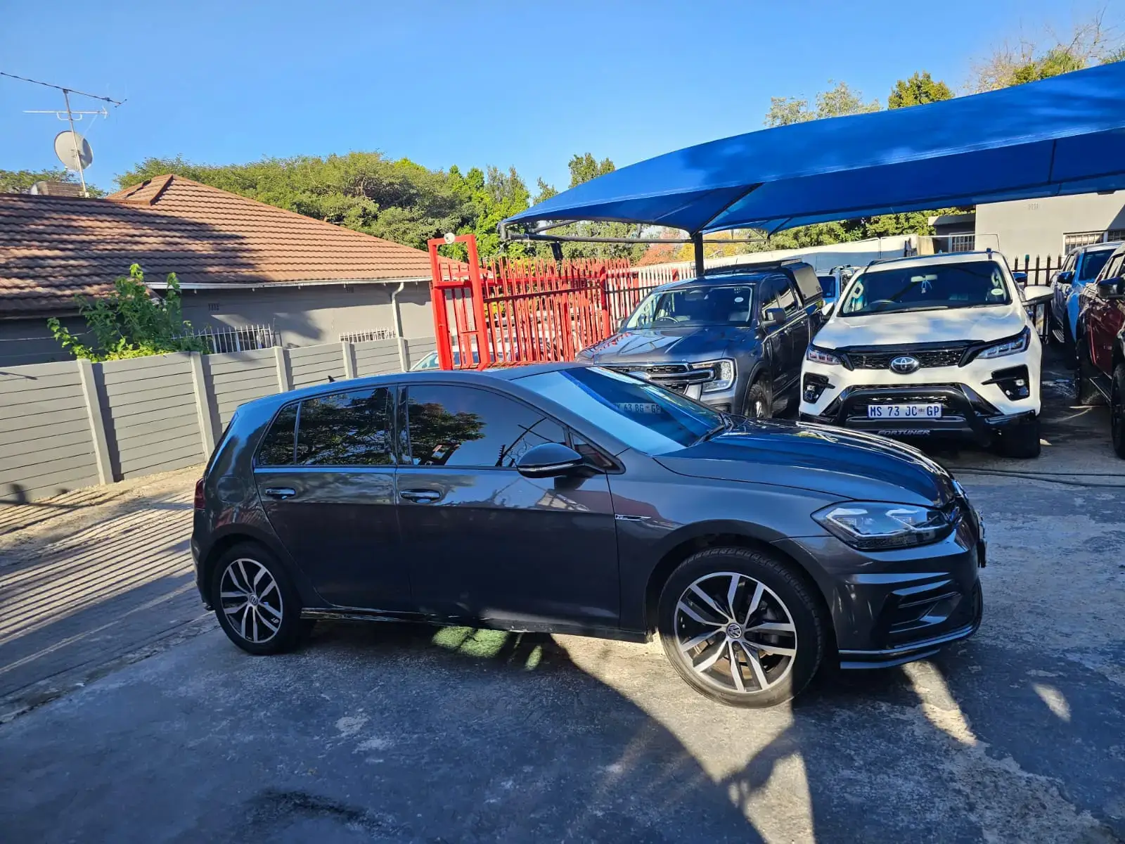2019 Volkswagen Golf R - Image 3