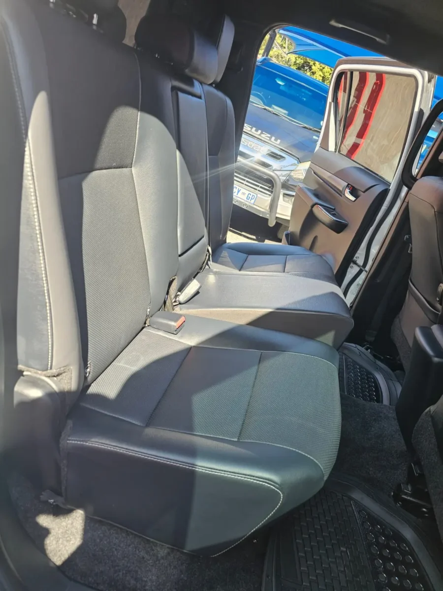 2025 Toyota Hilux 2.8GD-6 V48 DOUBLE CAB - Image 20