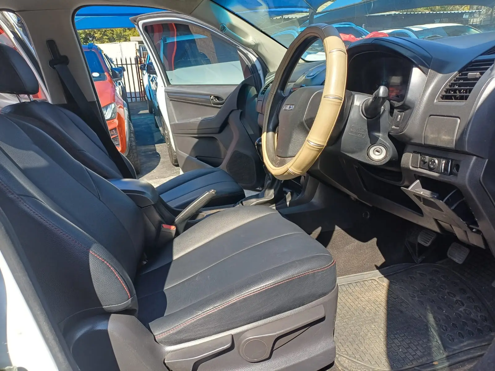 2017 ISUZU KB 300 D-TEQ - Image 17