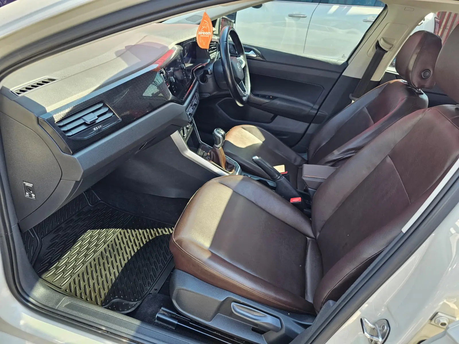 2022 Volkswagen POLO 1.0 TSI - Image 11