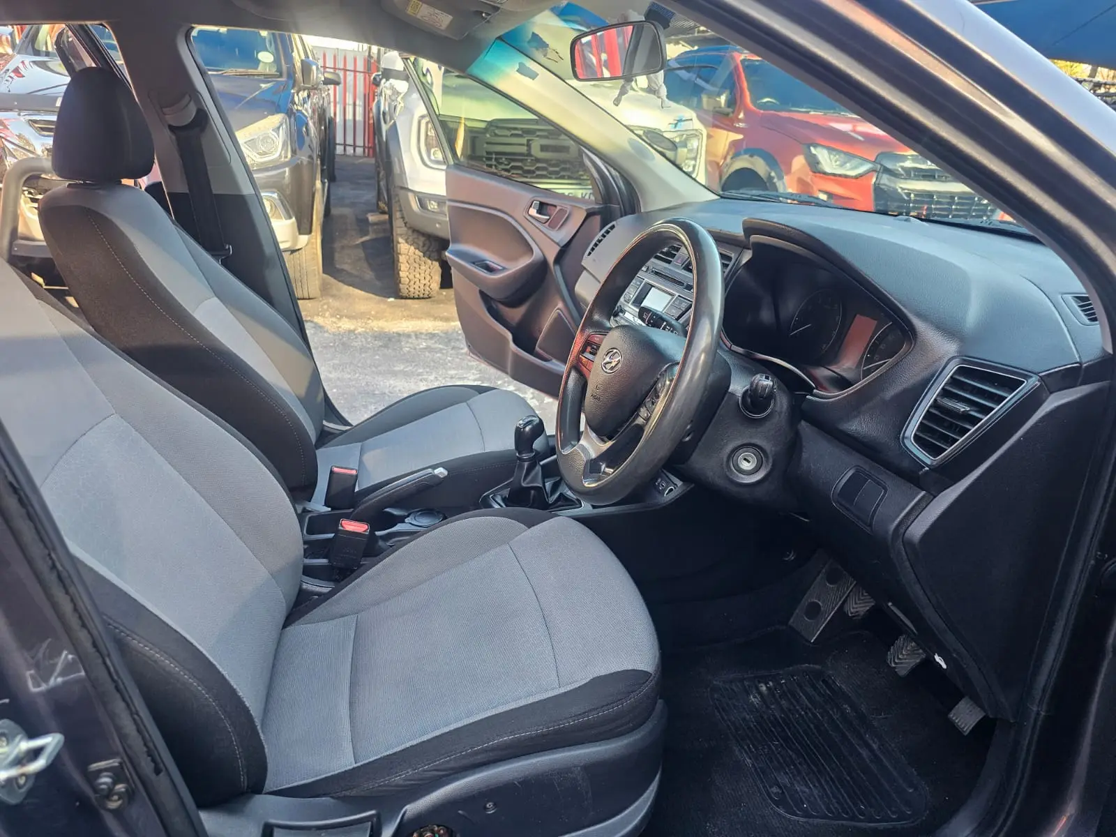 2015 HYUNDAI I20 1,2 - Image 15