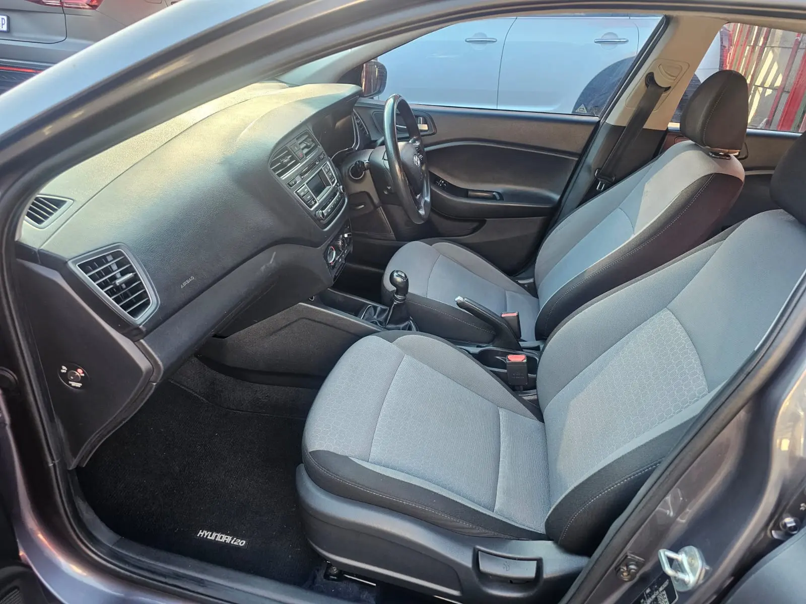 2015 HYUNDAI I20 1,2 - Image 11