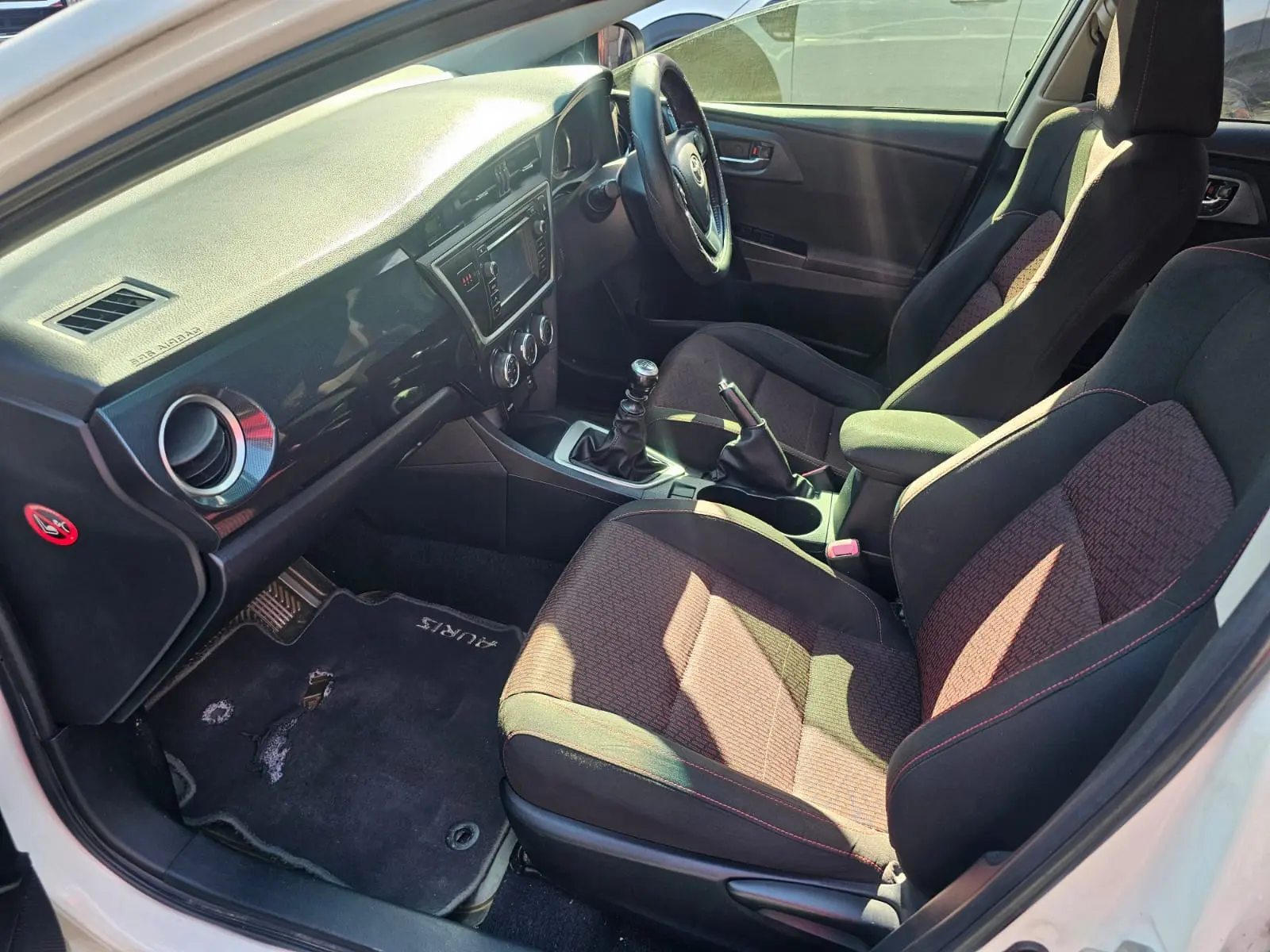 2011 Toyota AURIS 1.6 xs - Image 2