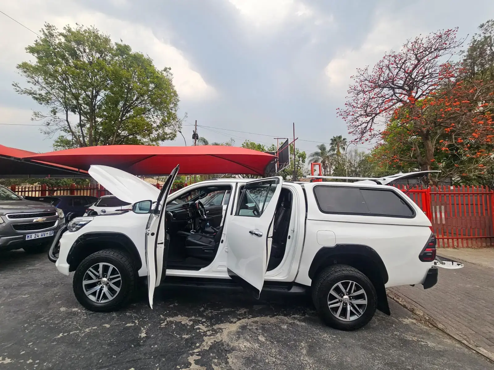 2017 Toyota Hilux 2.8gd6 - Image 26