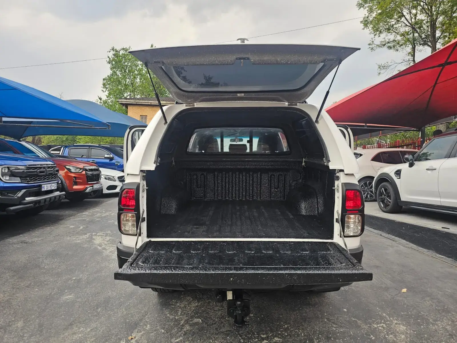 2017 Toyota Hilux 2.8gd6 - Image 23