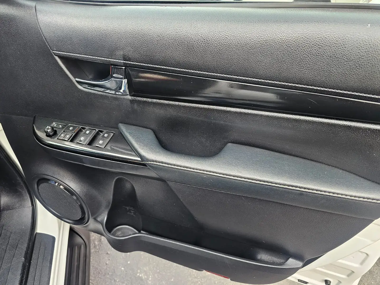 2017 Toyota Hilux 2.8gd6 - Image 19