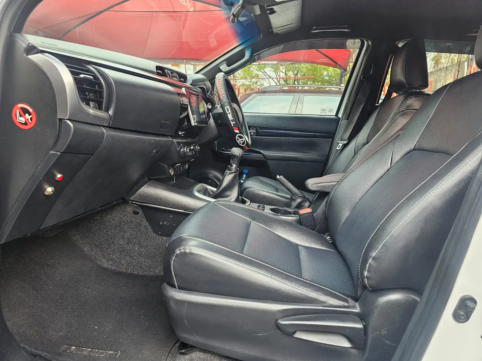 2017 Toyota Hilux 2.8gd6 - Image 16