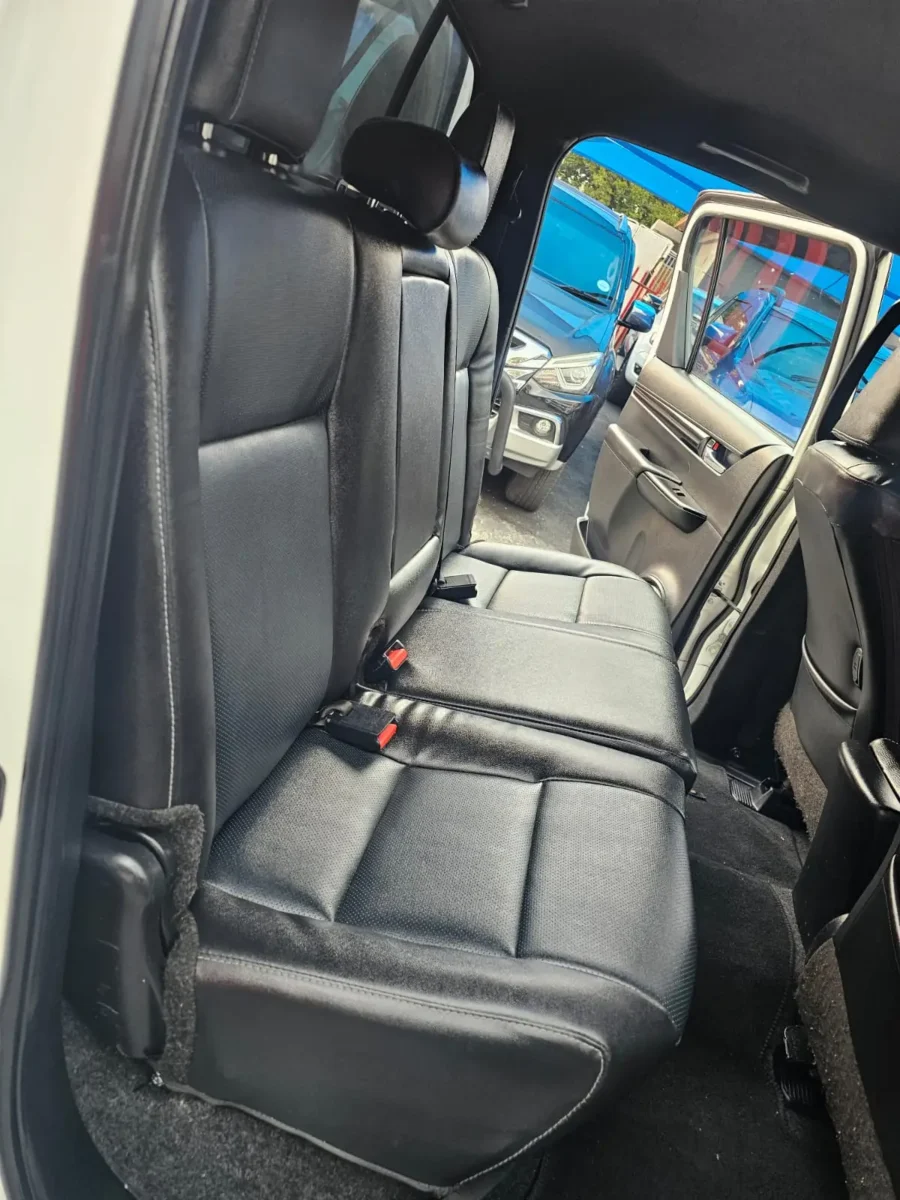 2017 Toyota Hilux 2.8gd6 - Image 15