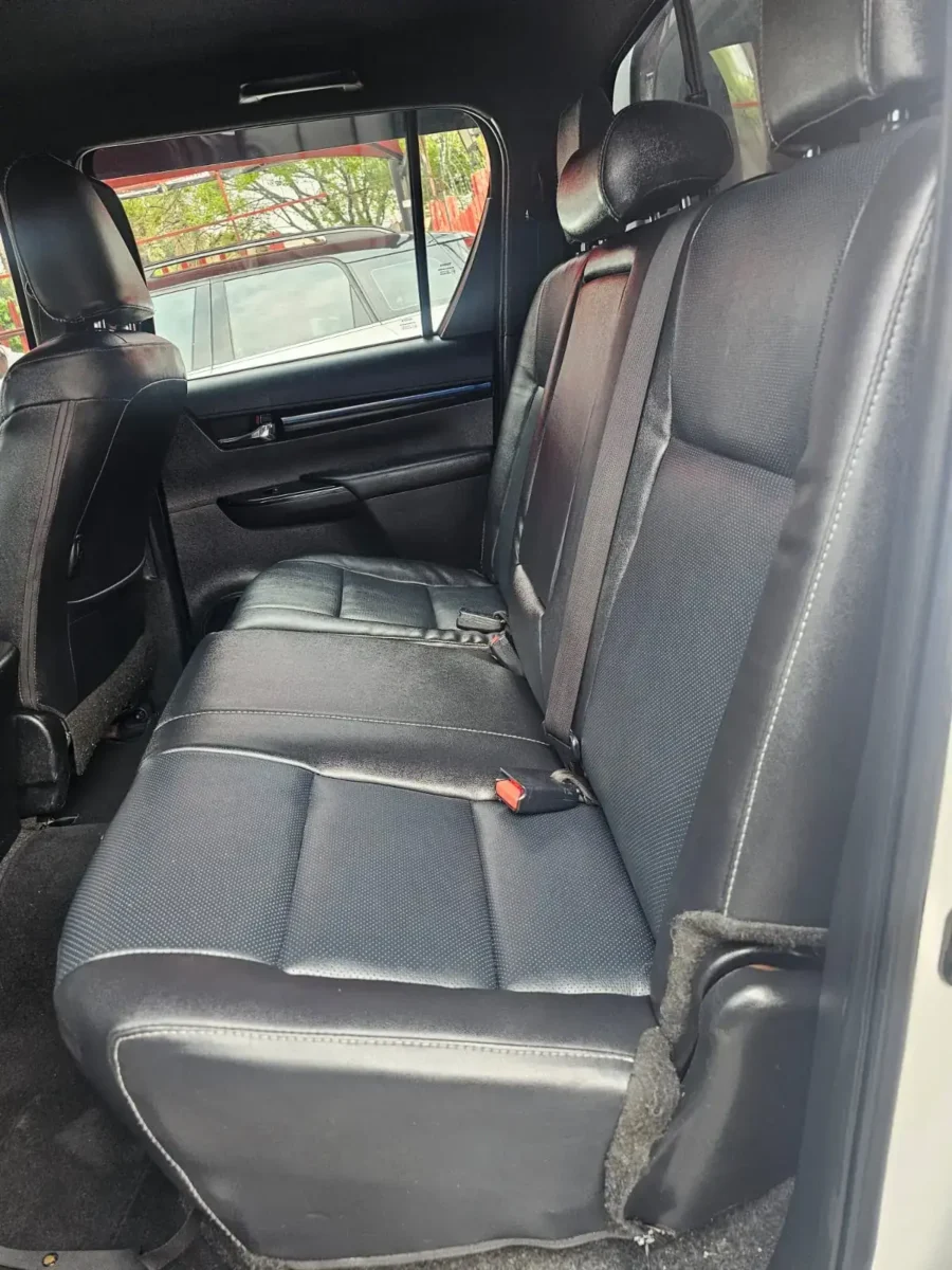 2017 Toyota Hilux 2.8gd6 - Image 14