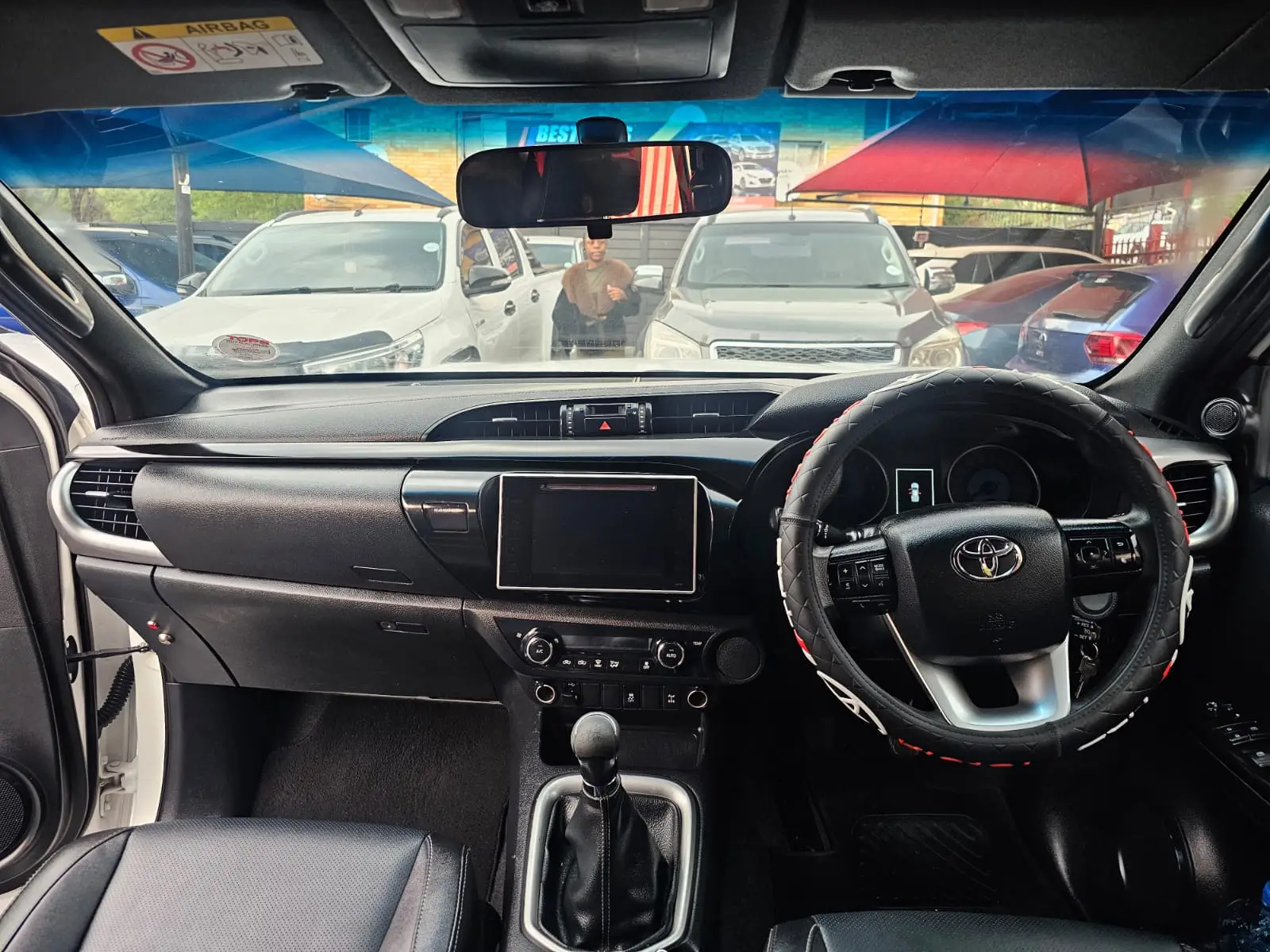 2017 Toyota Hilux 2.8gd6 - Image 13