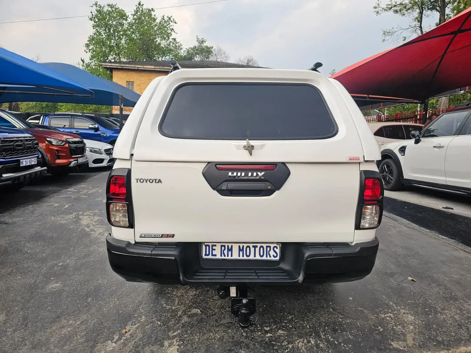 2017 Toyota Hilux 2.8gd6 - Image 12
