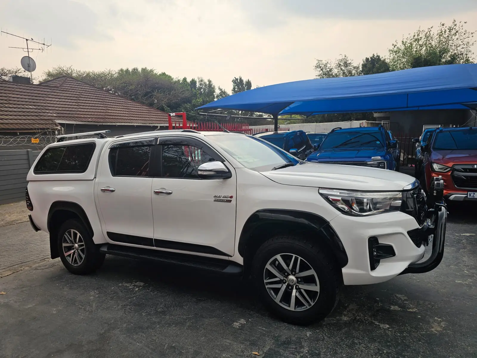 2017 Toyota Hilux 2.8gd6 - Image 9