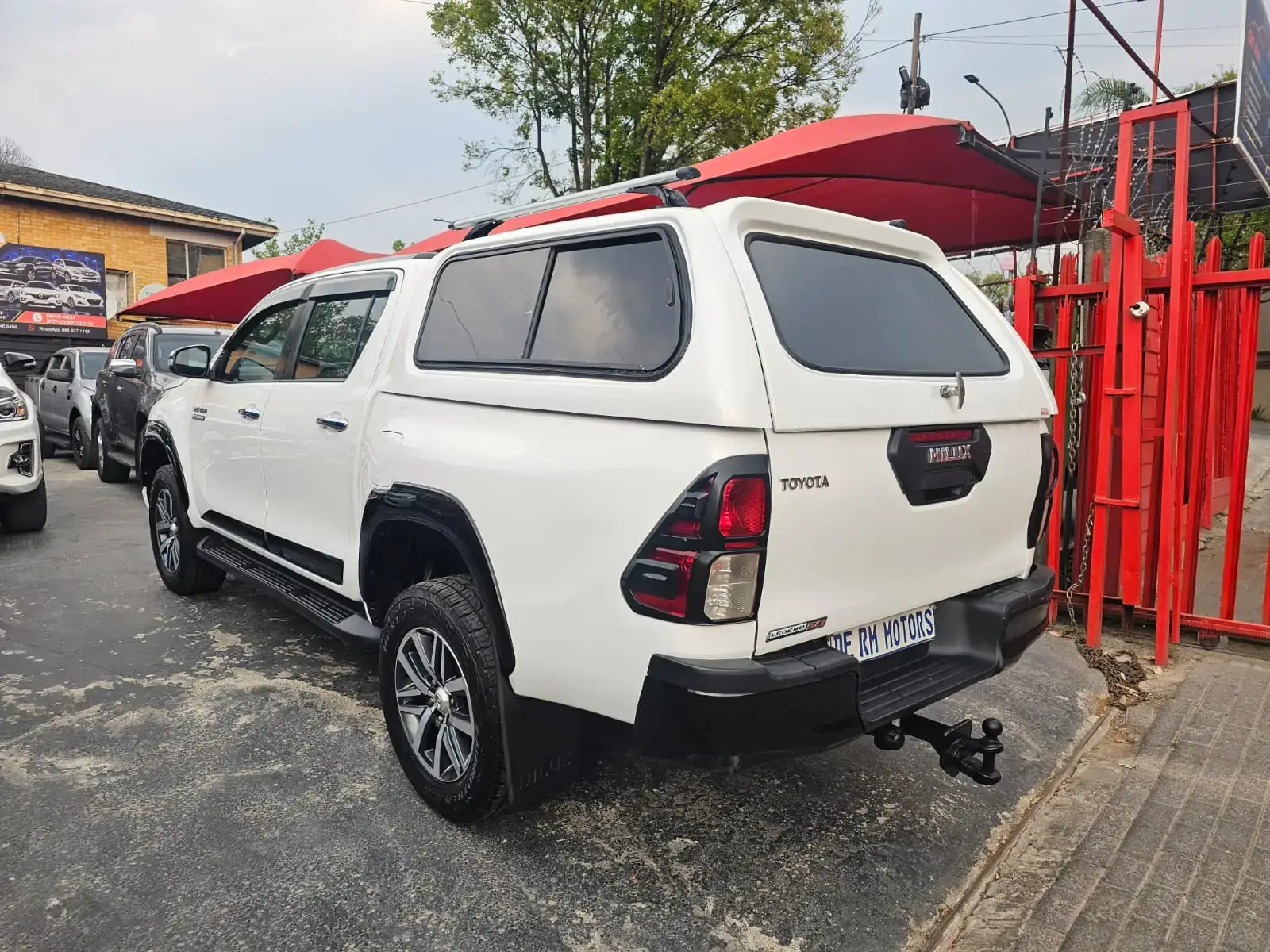 2017 Toyota Hilux 2.8gd6 - Image 5