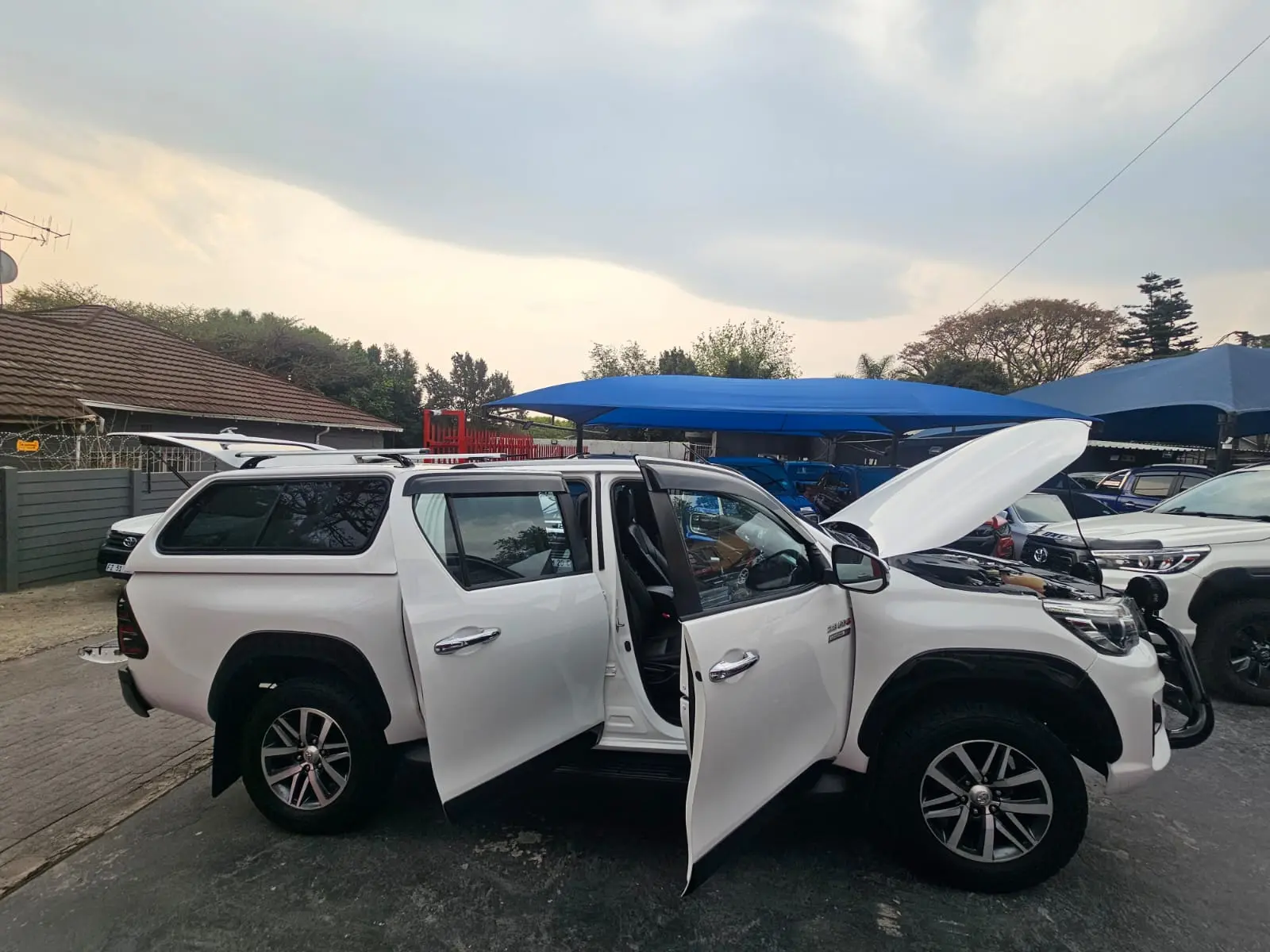 2017 Toyota Hilux 2.8gd6 - Image 2