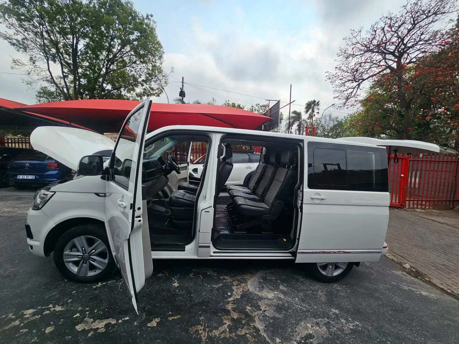 2019 Volkswagen Transporter 2.0TDI CREW BUS LWB - Image 22