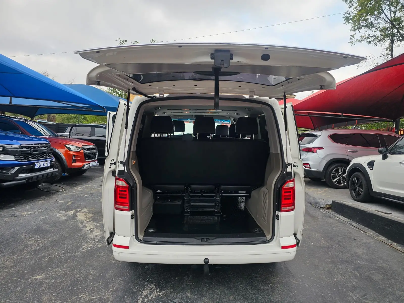 2019 Volkswagen Transporter 2.0TDI CREW BUS LWB - Image 21