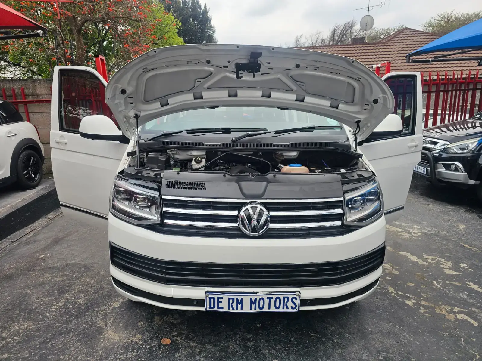 2019 Volkswagen Transporter 2.0TDI CREW BUS LWB - Image 18