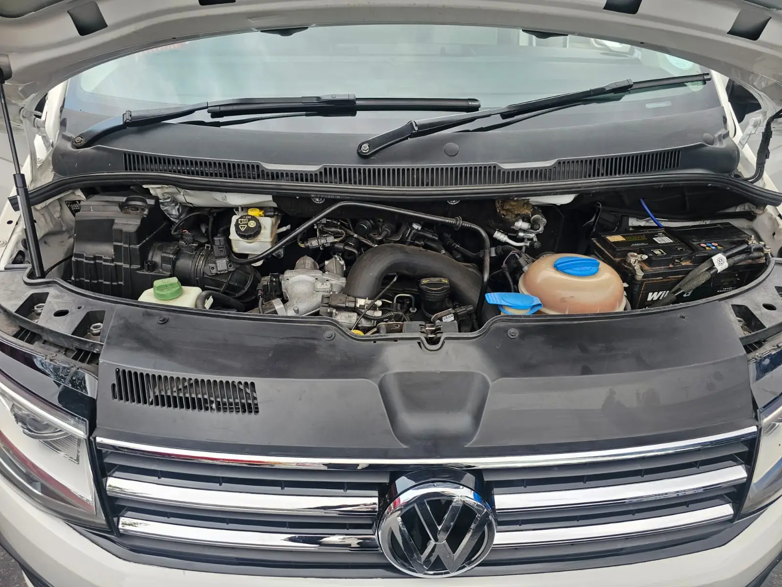 2019 Volkswagen Transporter 2.0TDI CREW BUS LWB - Image 16