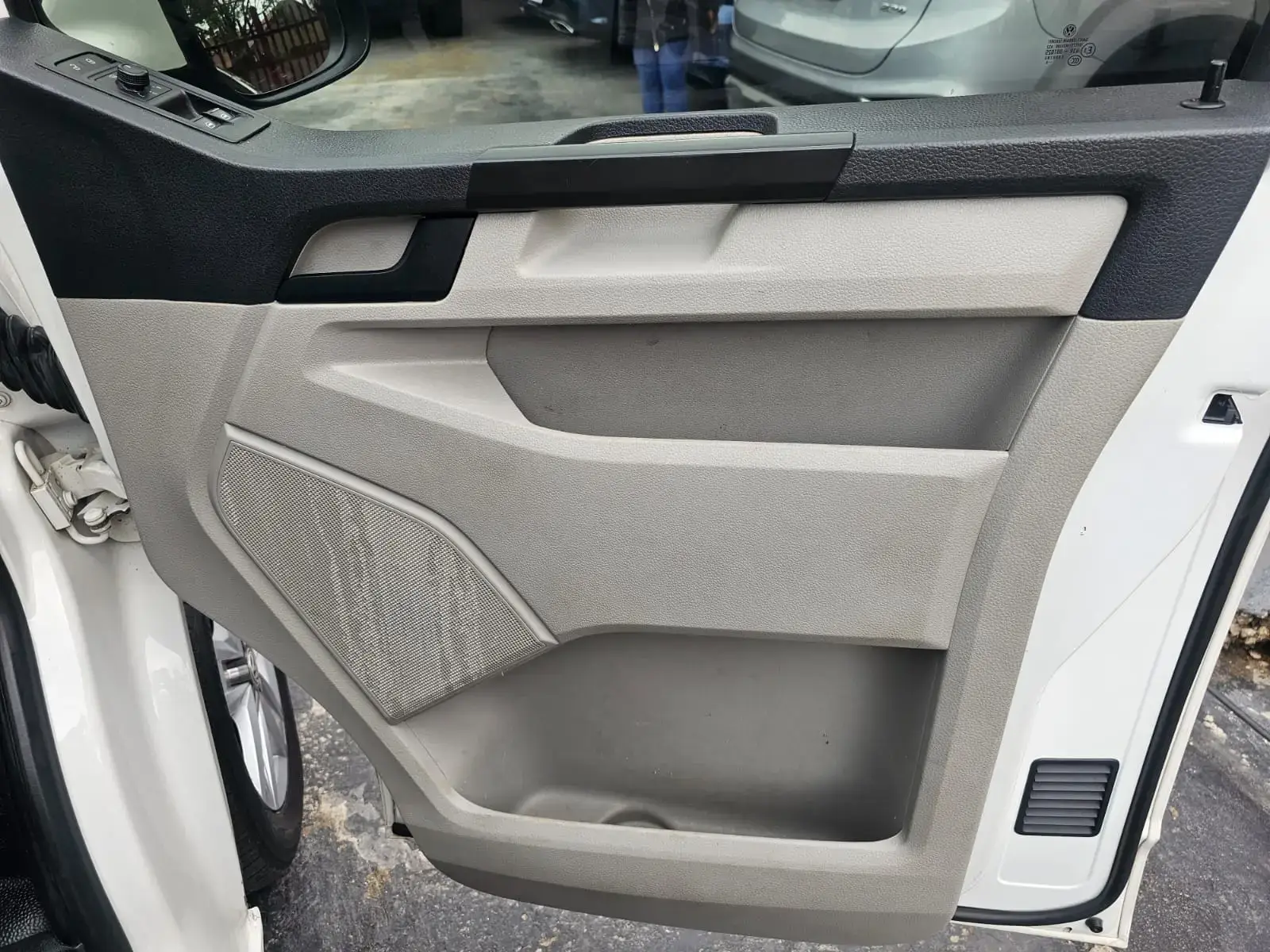 2019 Volkswagen Transporter 2.0TDI CREW BUS LWB - Image 16