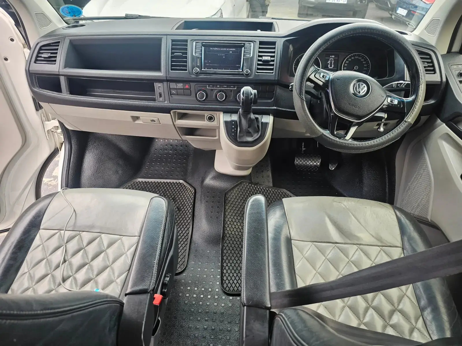 2019 Volkswagen Transporter 2.0TDI CREW BUS LWB - Image 14