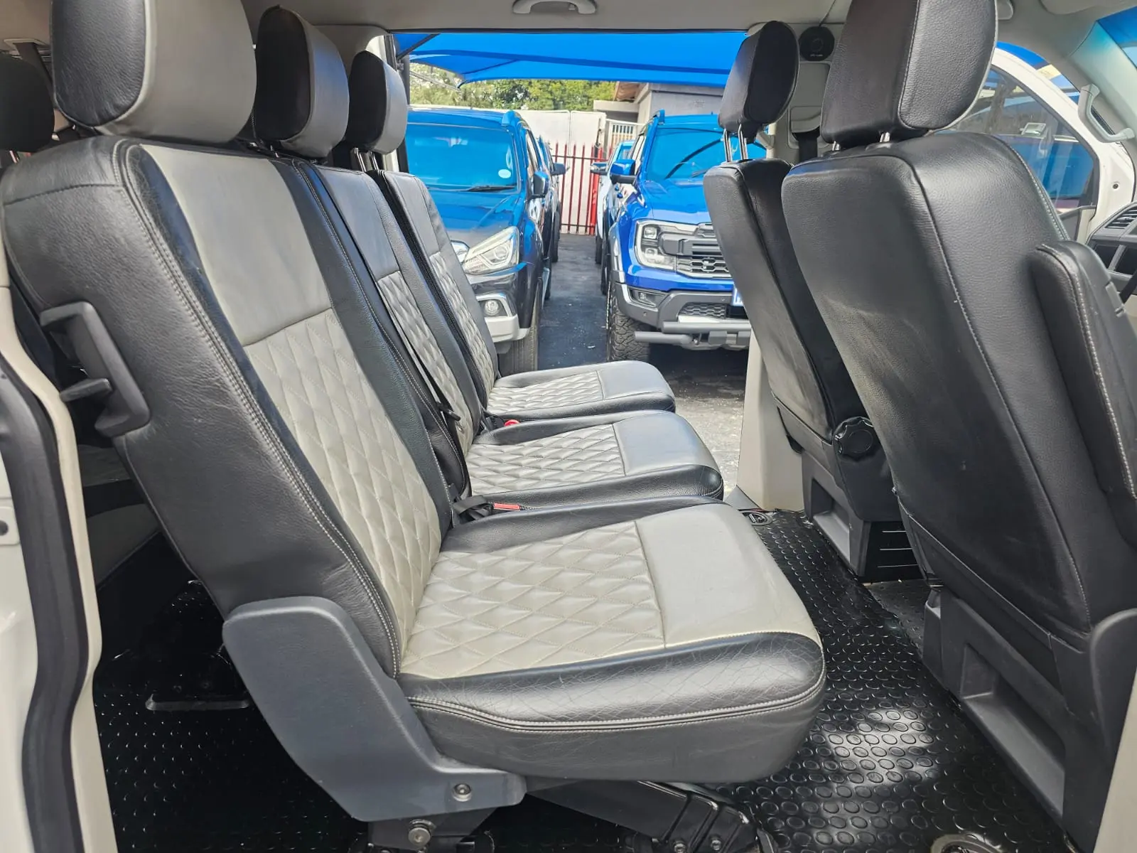 2019 Volkswagen Transporter 2.0TDI CREW BUS LWB - Image 11