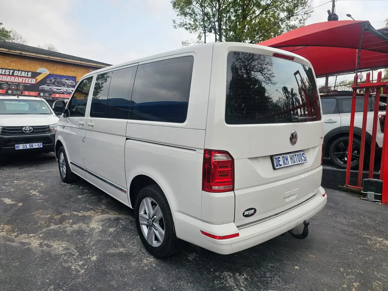2019 Volkswagen Transporter 2.0TDI CREW BUS LWB - Image 7