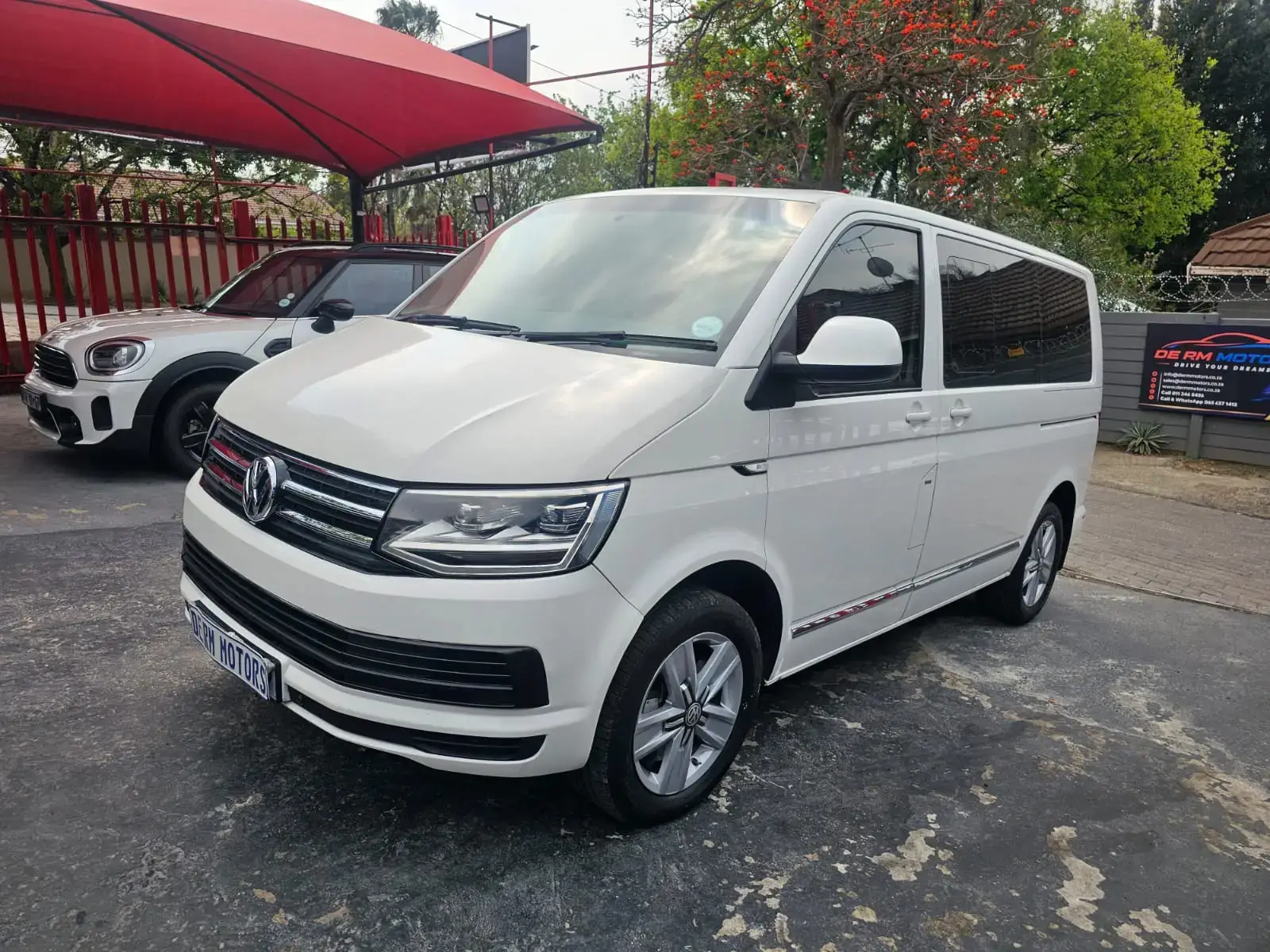 2019 Volkswagen Transporter 2.0TDI CREW BUS LWB - Image 3