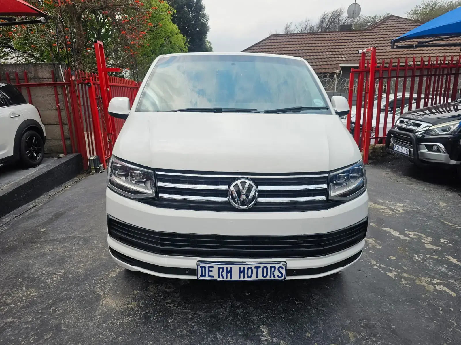 2019 Volkswagen Transporter 2.0TDI CREW BUS LWB - Image 3
