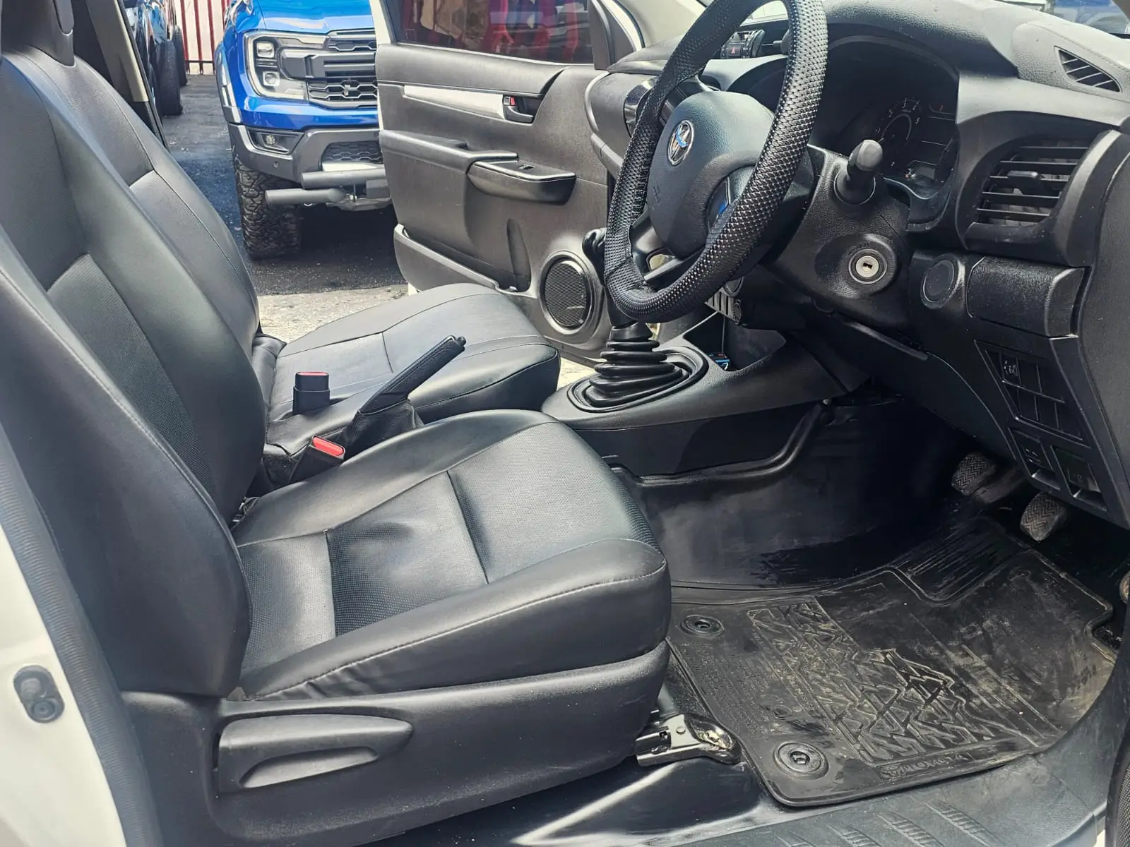 2024 Toyota Hilux 2.4gd - Image 11