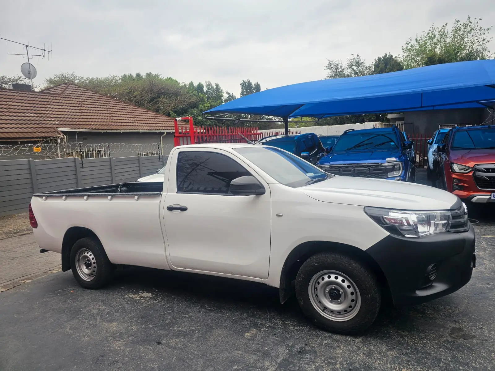 2024 Toyota Hilux 2.4gd - Image 2