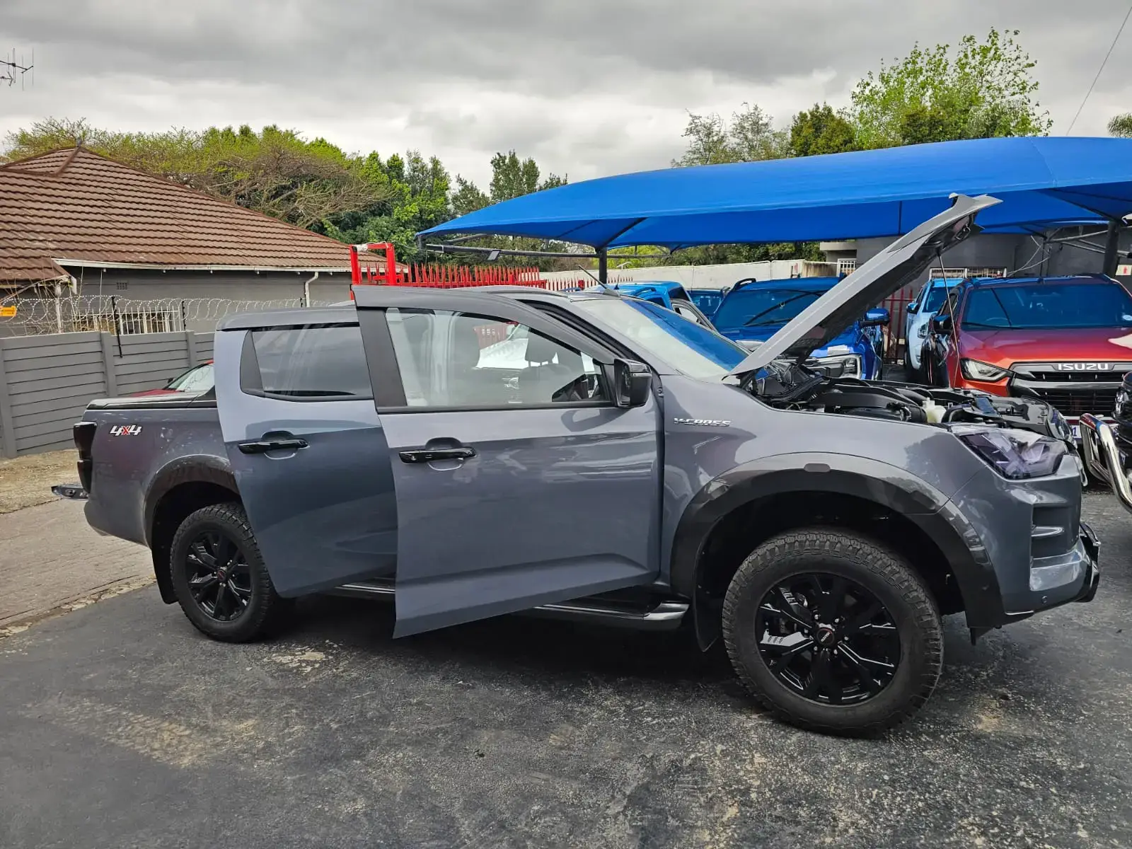 2025 Isuzu D-Max 3.0 DOUBLE CAB V CROSS 4X4 - Image 17