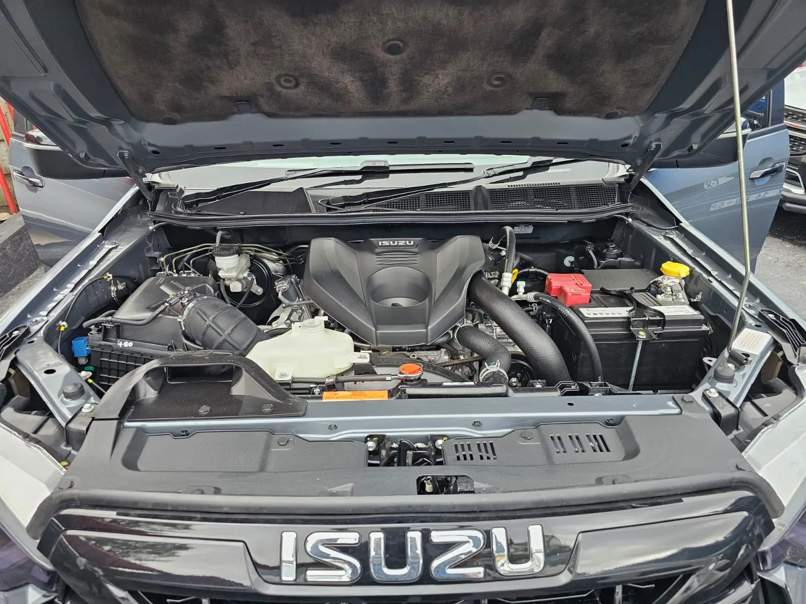 2025 Isuzu D-Max 3.0 DOUBLE CAB V CROSS 4X4 - Image 15