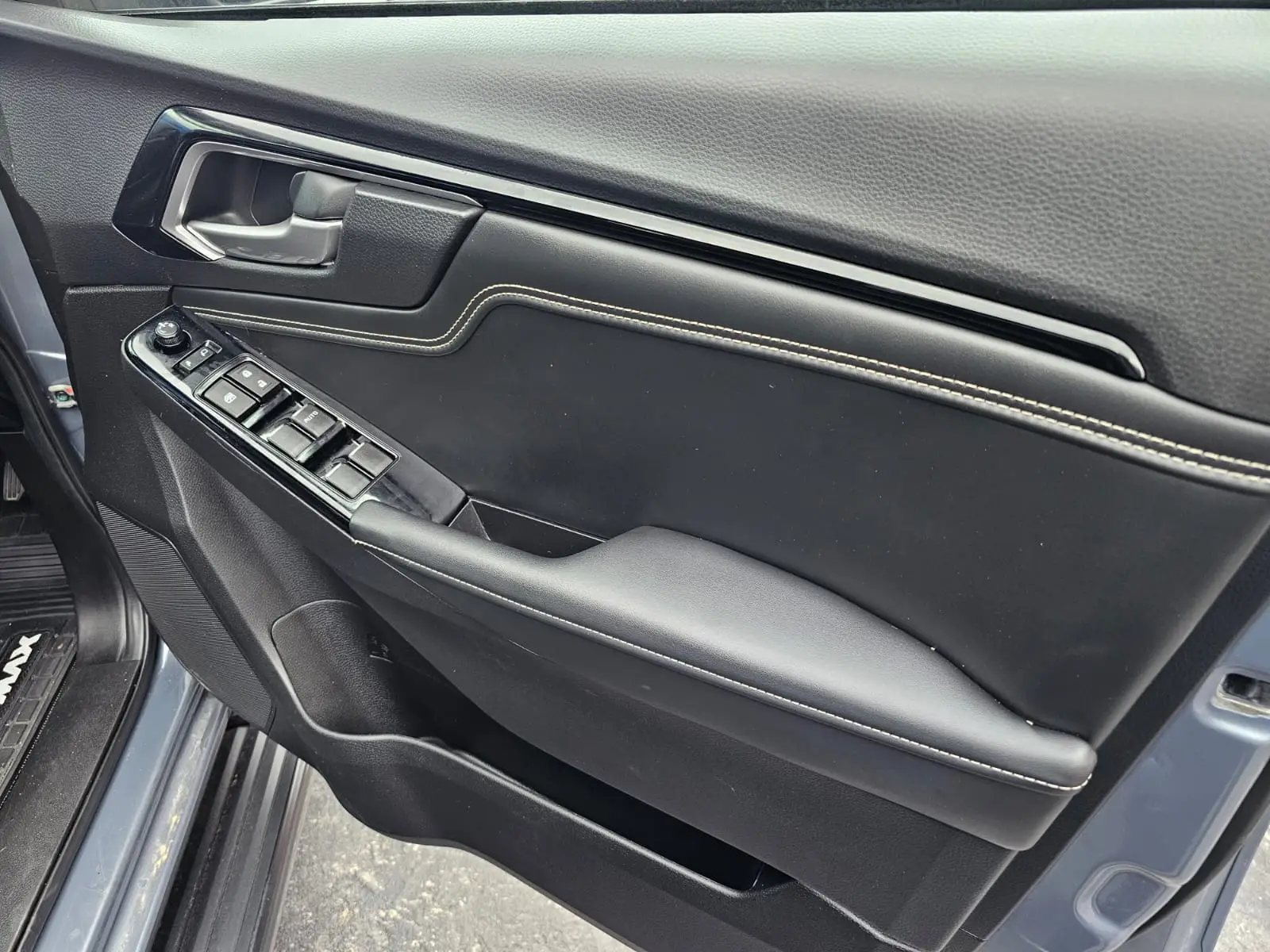 2025 Isuzu D-Max 3.0 DOUBLE CAB V CROSS 4X4 - Image 14