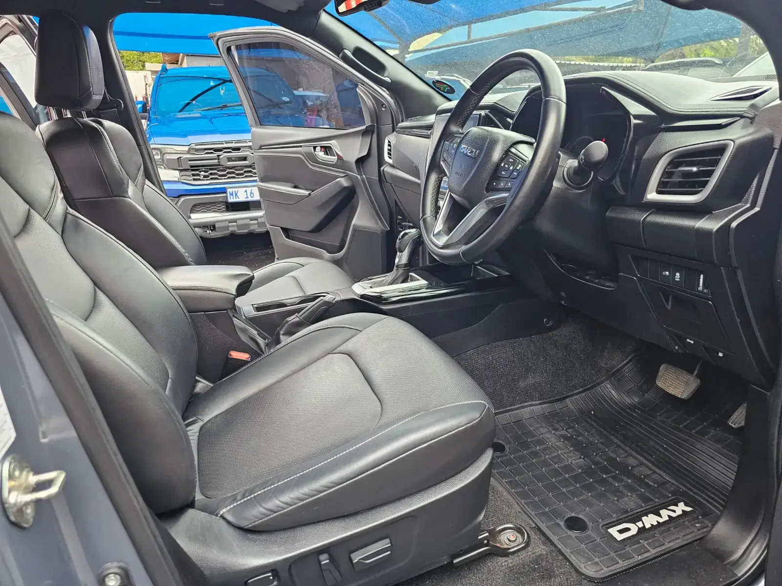 2025 Isuzu D-Max 3.0 DOUBLE CAB V CROSS 4X4 - Image 13