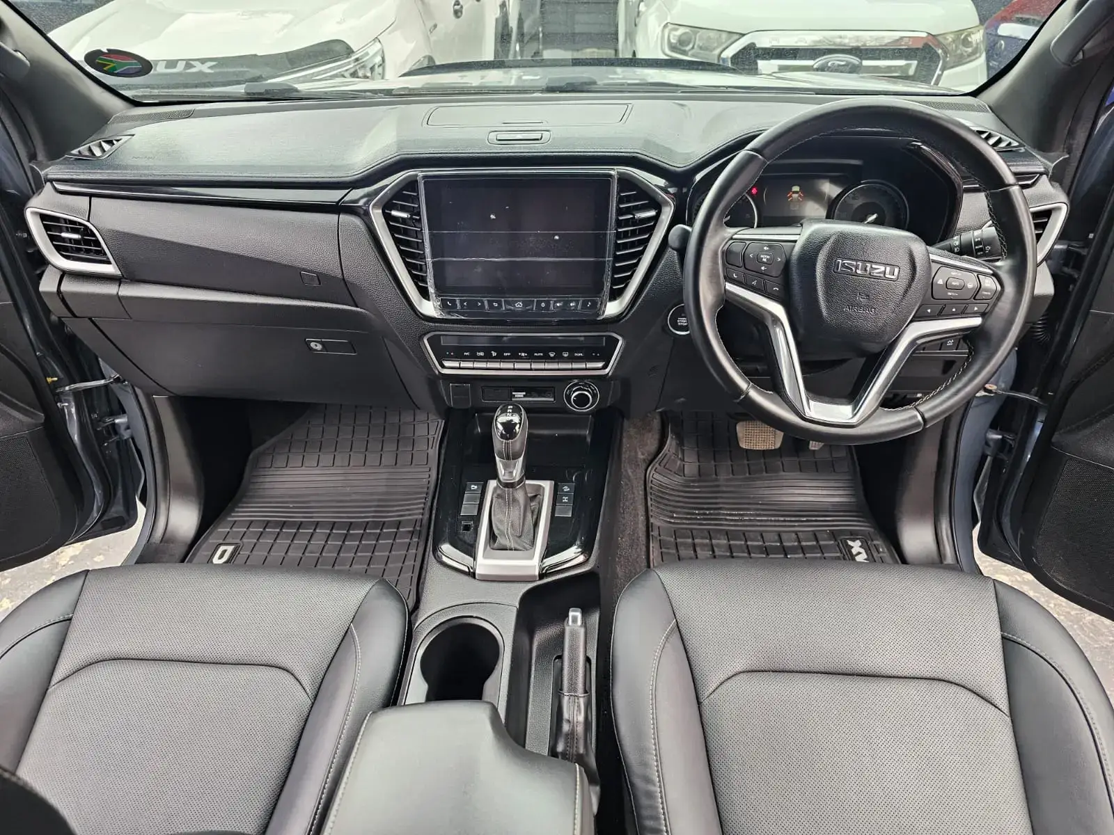 2025 Isuzu D-Max 3.0 DOUBLE CAB V CROSS 4X4 - Image 13
