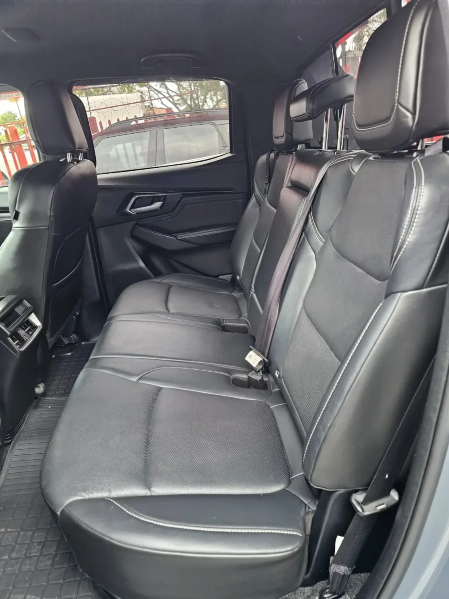 2025 Isuzu D-Max 3.0 DOUBLE CAB V CROSS 4X4 - Image 9
