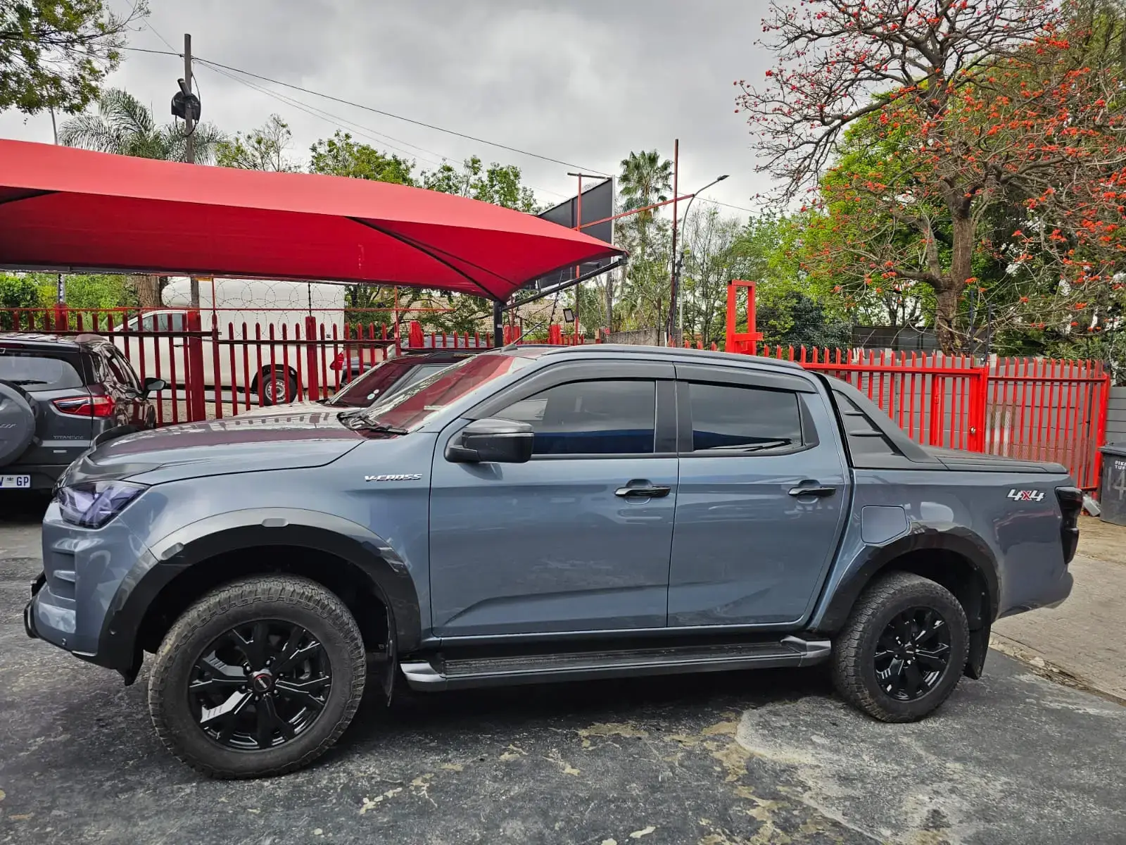 2025 Isuzu D-Max 3.0 DOUBLE CAB V CROSS 4X4 - Image 6