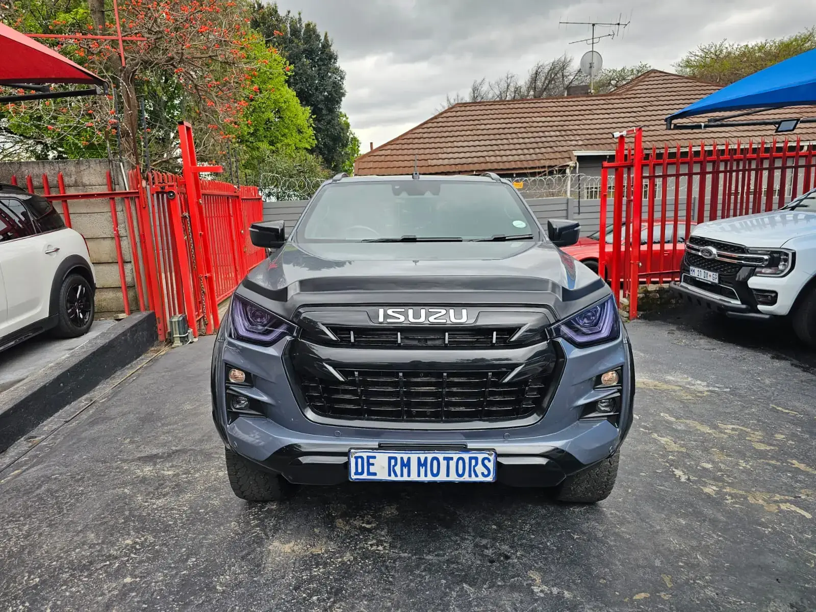 2025 Isuzu D-Max 3.0 DOUBLE CAB V CROSS 4X4 - Image 2