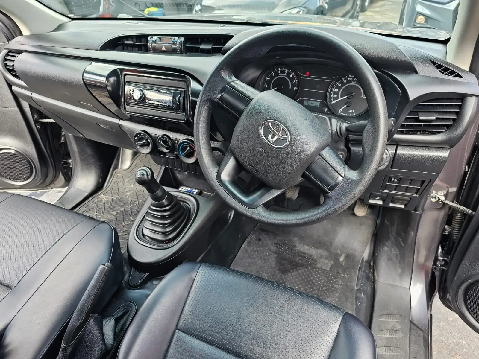 2019 Toyota Hilux 2..0 vvti - Image 14