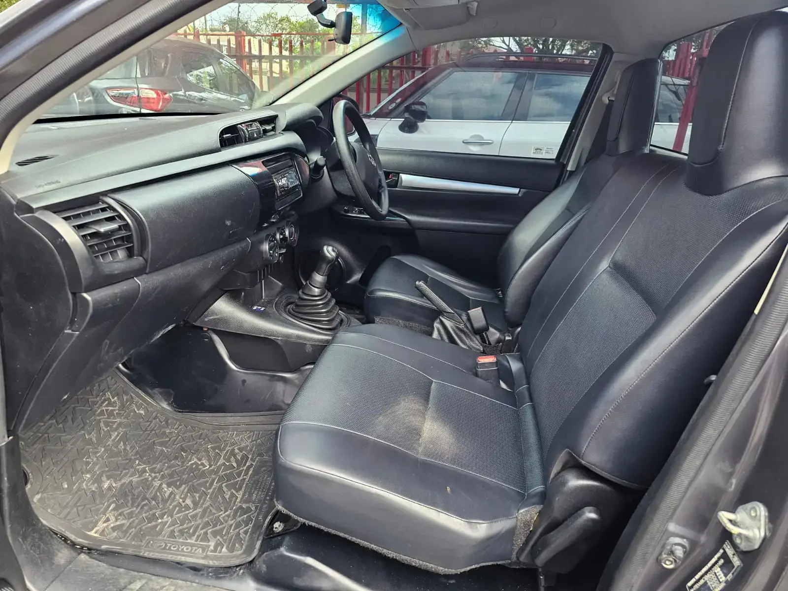 2019 Toyota Hilux 2..0 vvti - Image 11